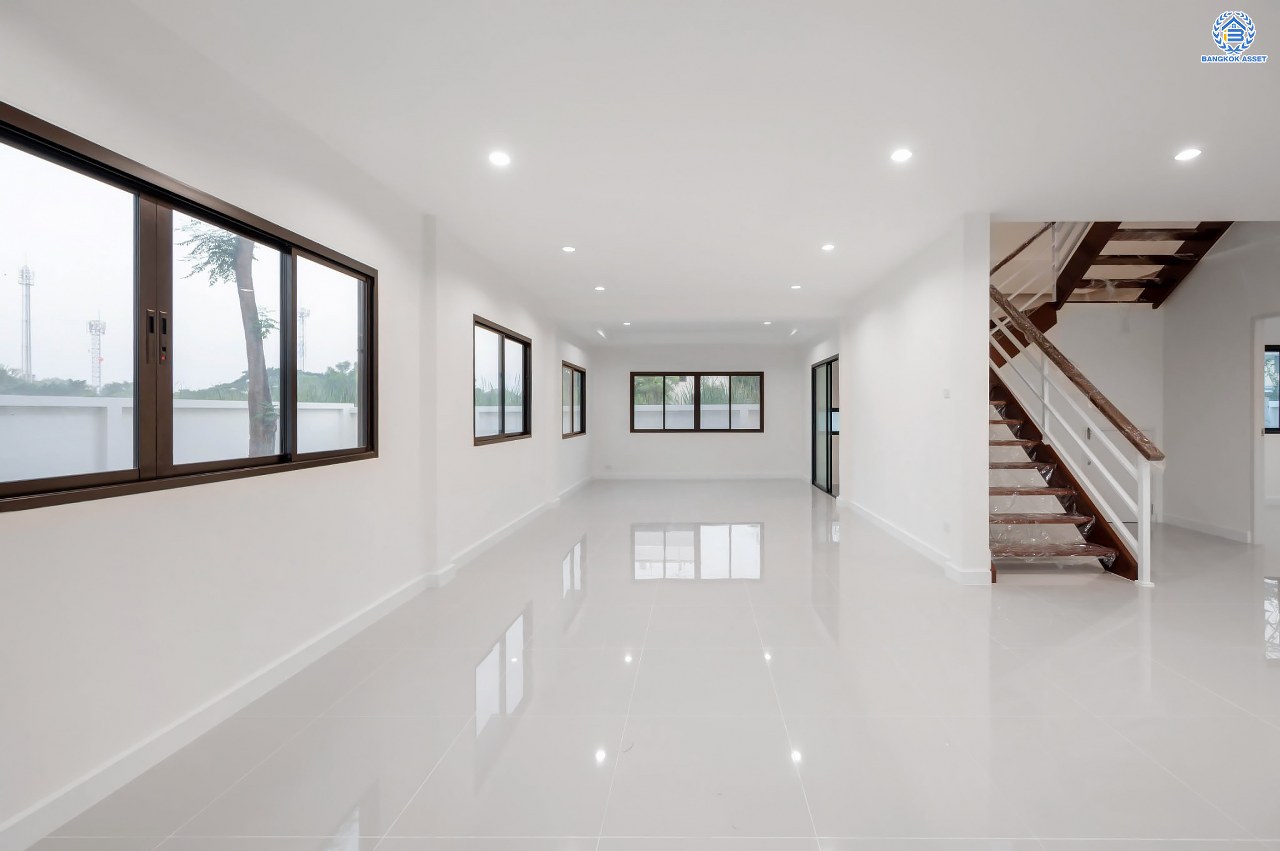 บ้านมือสองตกแต่งใหม่ โครงการ กฤษดานคร20 ปิ่นเกล้า-ติดถนนบรมราชชนนี เนื้อที่ 86 ตร.ว. บ้านเดี่ยวหลังใหญ่ พร้อมฟังก์ชัน 3 ห้องนอน 3 ห้องน้ำ 1 ห้องห้องอเนกประสงค์ จอดรถได้ 2 คัน บนทำเลเชื่อมต่อเมืองอย่างรวดเร็ว ใกล้ทางคู่ขนานลอยฟ้าบรมราชชนนี ทางด่วน "กาญจนาภิเษก" ม.มหิดล และเซ็นทรัลปิ่นเกล้า